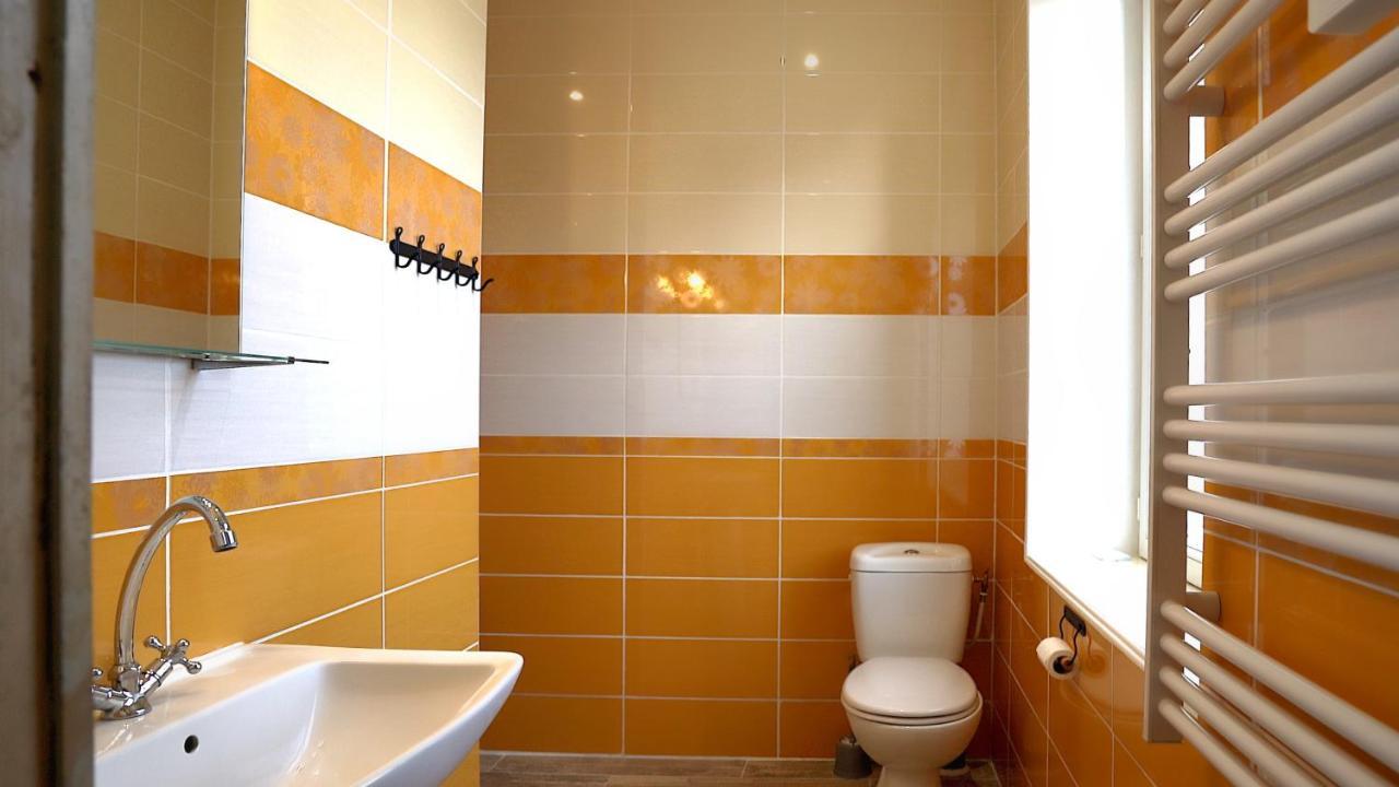 Au Chapitre Bed & Breakfast Rozoy-sur-Serre ภายนอก รูปภาพ